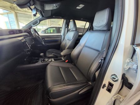 2025-Toyota-Hilux-28-GD-6-Raised-Body-Legend-Auto-Double-Cab_11