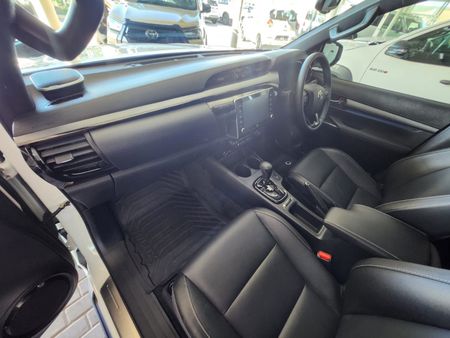 2025-Toyota-Hilux-28-GD-6-Raised-Body-Legend-Auto-Double-Cab_12