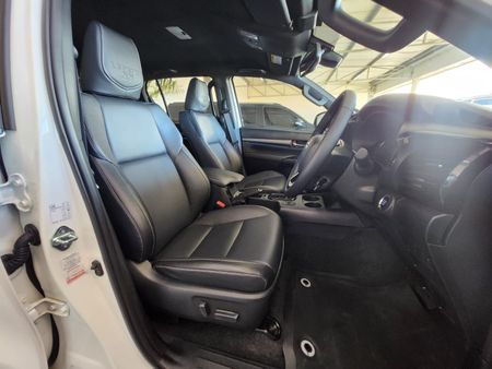 2025-Toyota-Hilux-28-GD-6-Raised-Body-Legend-Auto-Double-Cab_13
