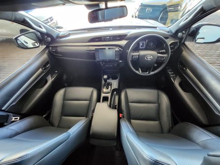 2025-Toyota-Hilux-28-GD-6-Raised-Body-Legend-Auto-Double-Cab_15