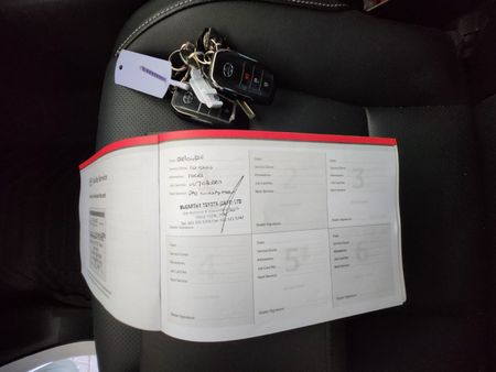 2025-Toyota-Hilux-28-GD-6-Raised-Body-Legend-Auto-Double-Cab_18