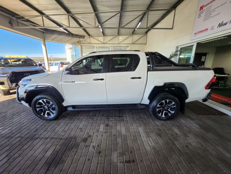 2025-Toyota-Hilux-28-GD-6-Raised-Body-Legend-Auto-Double-Cab_3