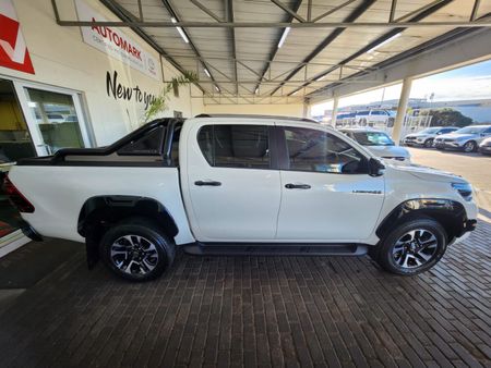 2025-Toyota-Hilux-28-GD-6-Raised-Body-Legend-Auto-Double-Cab_7