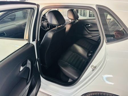 2021-Volkswagen-Polo-Vivo-16-Highline-5-dr_6