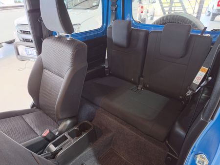 2025-Suzuki-Jimny-15-GLX-Auto_16
