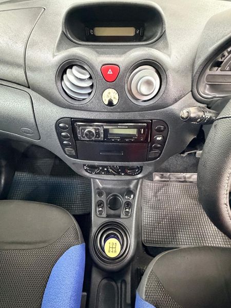 2004-Citroen-C2-14i-VTR_9