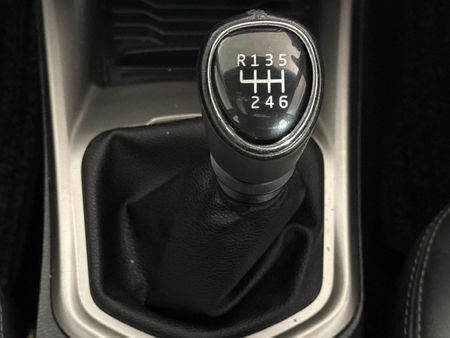 2022-Mahindra-XUV-300-12T-W8_10
