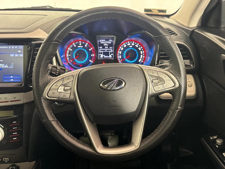 2022-Mahindra-XUV-300-12T-W8_11