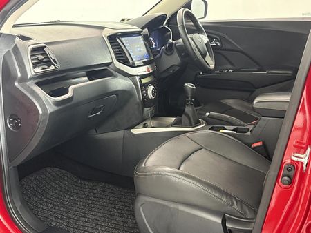 2022-Mahindra-XUV-300-12T-W8_8