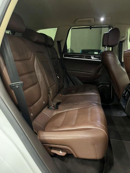 2014-Volkswagen-Touareg-30-V6-TDI-Auto-Bluemotion-180kW_11