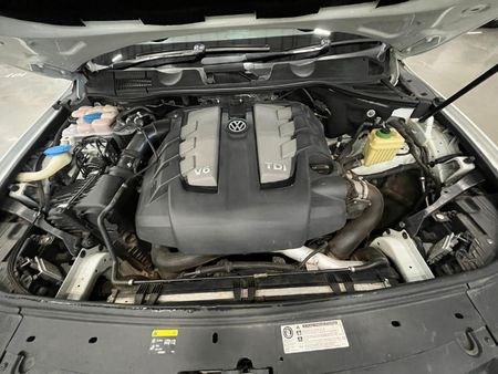 2014-Volkswagen-Touareg-30-V6-TDI-Auto-Bluemotion-180kW_12