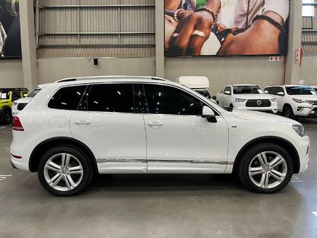 2014-Volkswagen-Touareg-30-V6-TDI-Auto-Bluemotion-180kW_1
