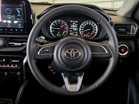 2026-Toyota-Urban-Cruiser-15-XS_16