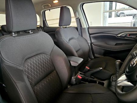 2026-Toyota-Urban-Cruiser-15-XS_5