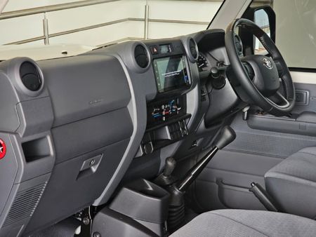 2026-Toyota-Land-Cruiser-79-28-GD-6-Double-Cab_10