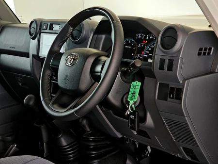 2026-Toyota-Land-Cruiser-79-28-GD-6-Double-Cab_18