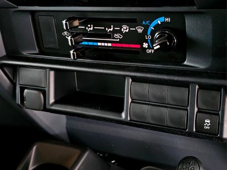 2026-Toyota-Land-Cruiser-79-28-GD-6-Double-Cab_22