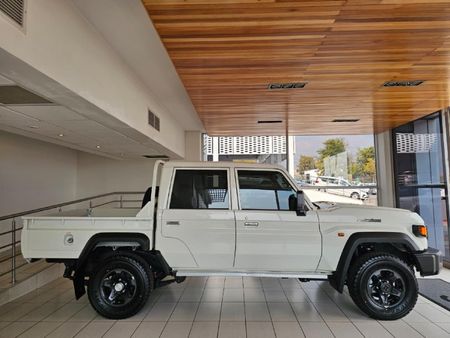 2026-Toyota-Land-Cruiser-79-28-GD-6-Double-Cab_5