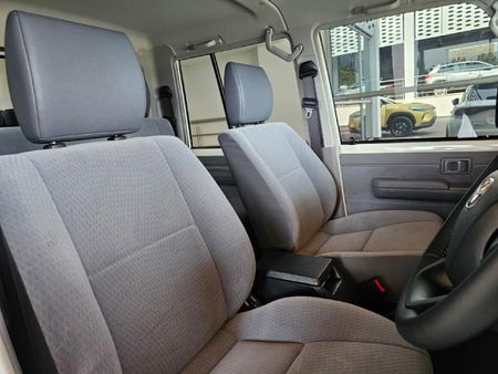 2026-Toyota-Land-Cruiser-79-28-GD-6-Double-Cab_7