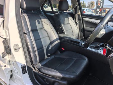 2012-Mercedes-Benz-C-Class-C-200-BE-Avantgarde-Auto_12