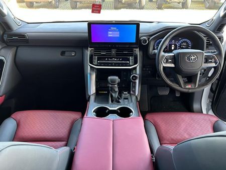 2026-Toyota-Land-Cruiser-300-V6-33D-GR-S_10