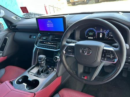 2026-Toyota-Land-Cruiser-300-V6-33D-GR-S_11