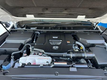 2026-Toyota-Land-Cruiser-300-V6-33D-GR-S_17