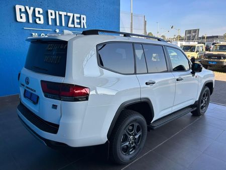 2026-Toyota-Land-Cruiser-300-V6-33D-GR-S_4