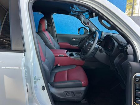 2026-Toyota-Land-Cruiser-300-V6-33D-GR-S_6