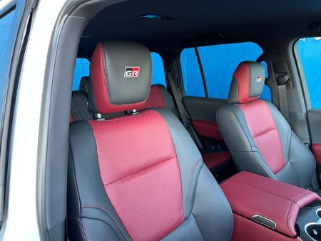 2026-Toyota-Land-Cruiser-300-V6-33D-GR-S_7