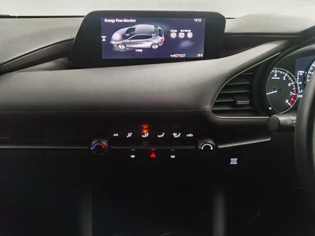 2020-Mazda-3-15-Active-5-dr_11