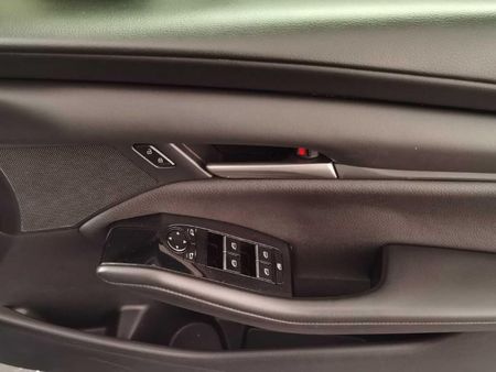 2020-Mazda-3-15-Active-5-dr_13