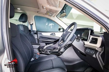 2026-Mahindra-XUV-700-20-AX5-Auto_10