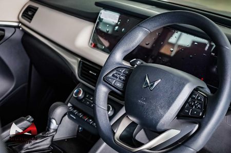 2026-Mahindra-XUV-700-20-AX5-Auto_11