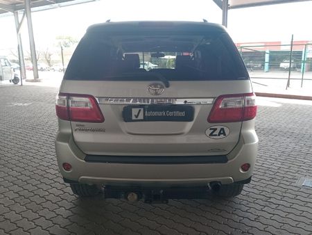 2009-Toyota-Fortuner-30-D-4D-Raised-Body_4