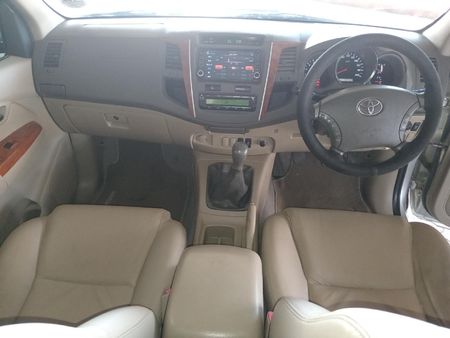 2009-Toyota-Fortuner-30-D-4D-Raised-Body_5