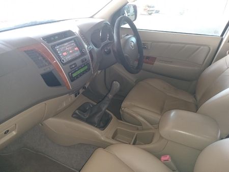 2009-Toyota-Fortuner-30-D-4D-Raised-Body_6