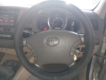2009-Toyota-Fortuner-30-D-4D-Raised-Body_7