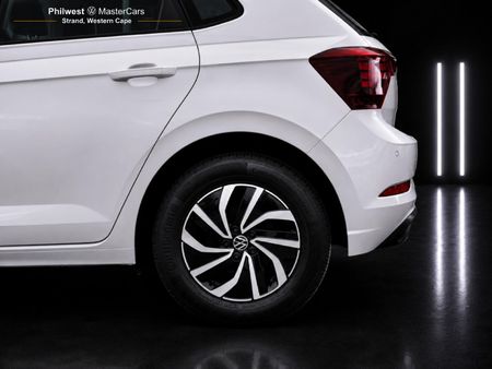 2024-Volkswagen-Polo-10-TSI_24
