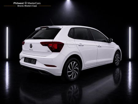 2024-Volkswagen-Polo-10-TSI_4