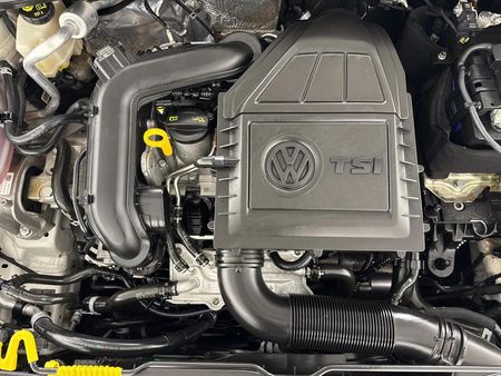 2025-Volkswagen-Polo-10-TSI_12
