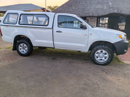2009-Toyota-Hilux-25-D-4D_3