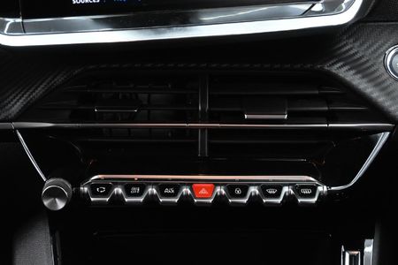 2022-Peugeot-208-12-Active_13