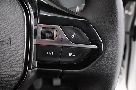 2022-Peugeot-208-12-Active_17