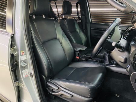 2019-Toyota-Hilux-28-GD-6-Raised-Body-Raider-Double-Cab_26