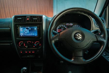 2014-Suzuki-Jimny-13_11