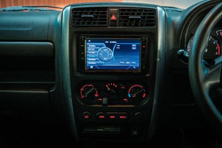 2014-Suzuki-Jimny-13_15
