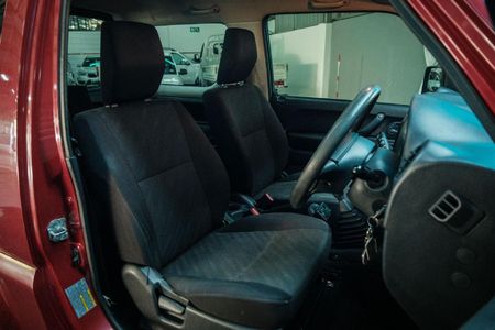 2014-Suzuki-Jimny-13_18