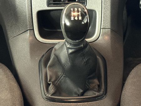 2017-Ford-Fiesta-10-EcoBoost-Trend-5-dr_10