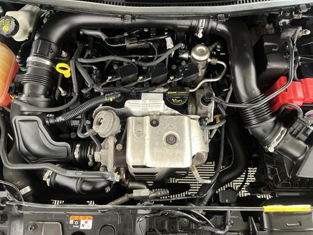 2017-Ford-Fiesta-10-EcoBoost-Trend-5-dr_12